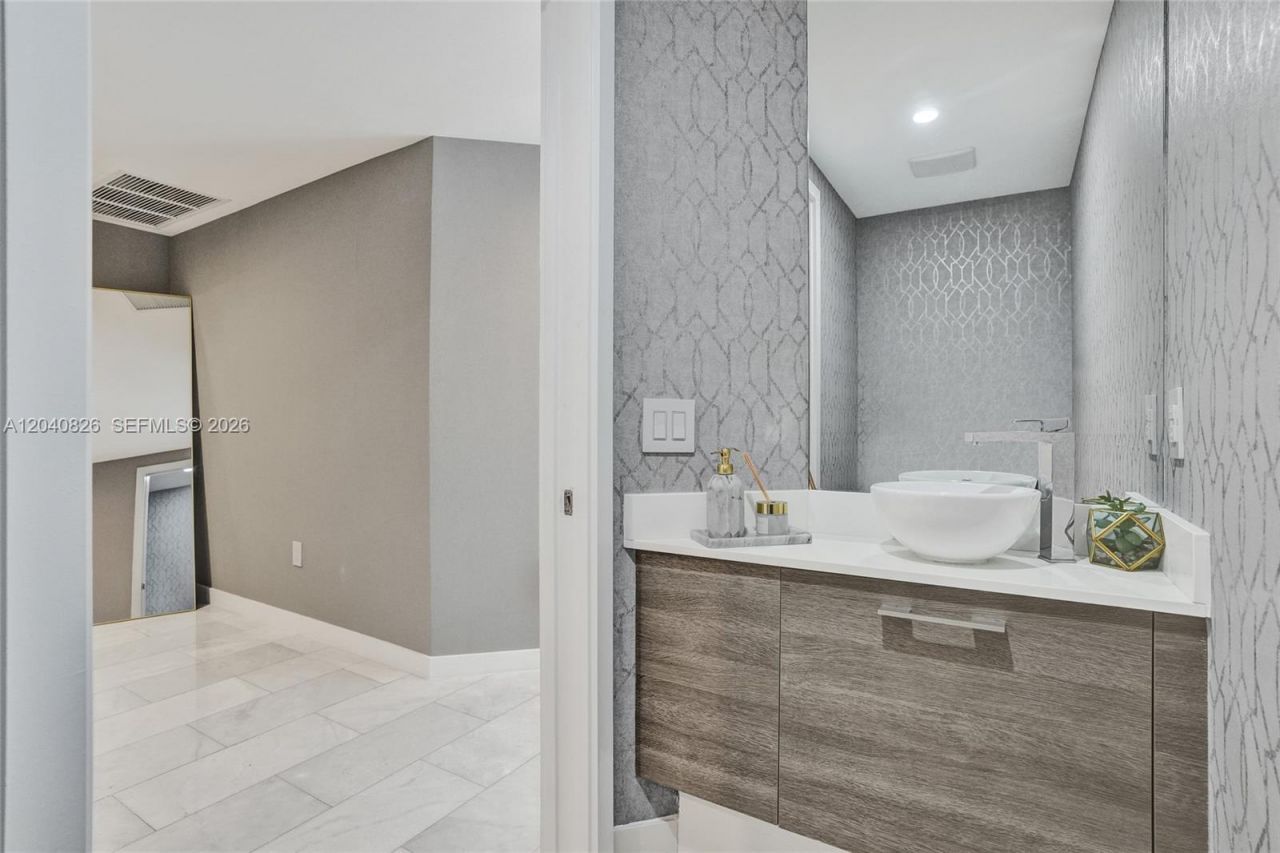 650 NE 32nd St, Unit 3901, Miami, FL 33137 Photo