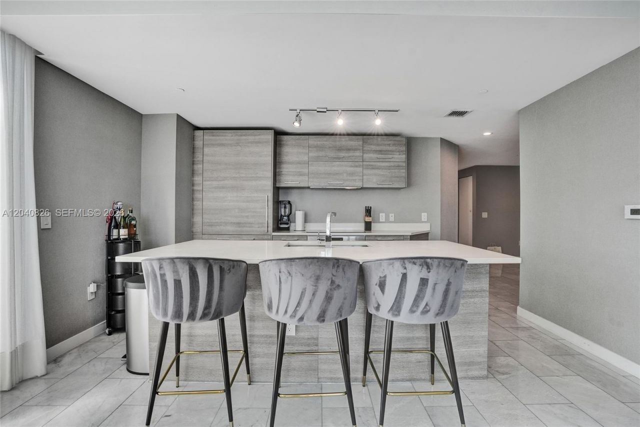 650 NE 32nd St, Unit 3901, Miami, FL 33137 Photo