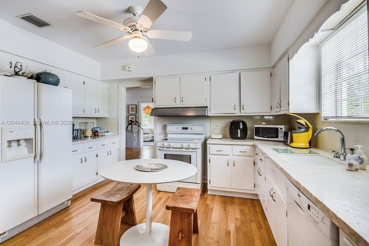 2828 Segovia St , Unit Suite 1, Coral Gables, FL 33134 Photo