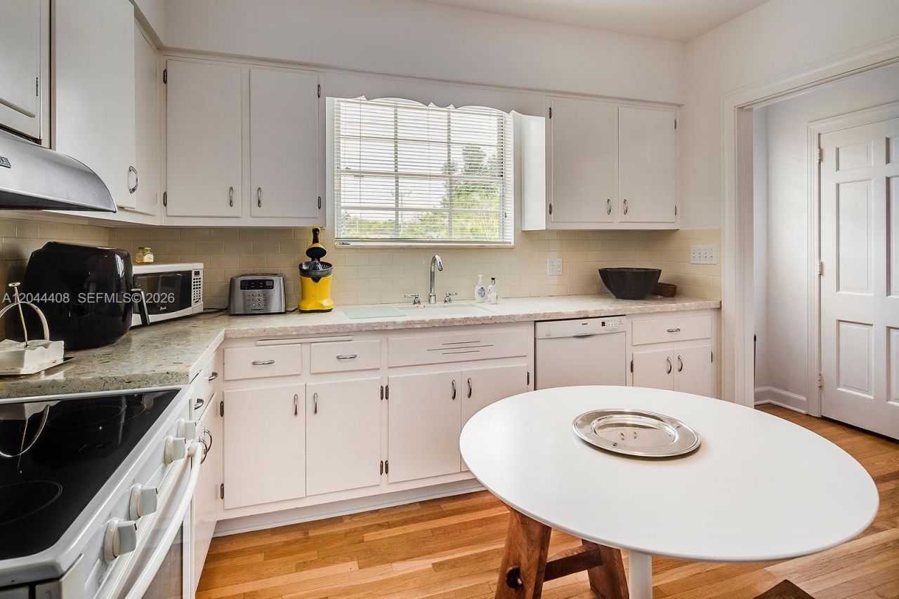 2828 Segovia St , Unit Suite 1, Coral Gables, FL 33134 Photo