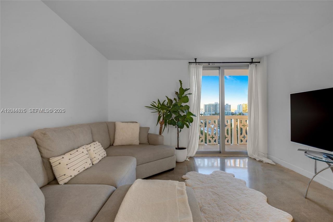 1020 Meridian Ave , Unit 816, Miami Beach, FL 33139 Photo