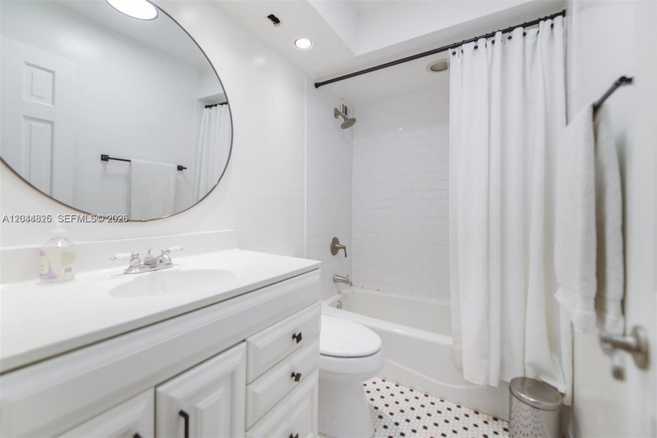 1020 Meridian Ave , Unit 816, Miami Beach, FL 33139 Photo