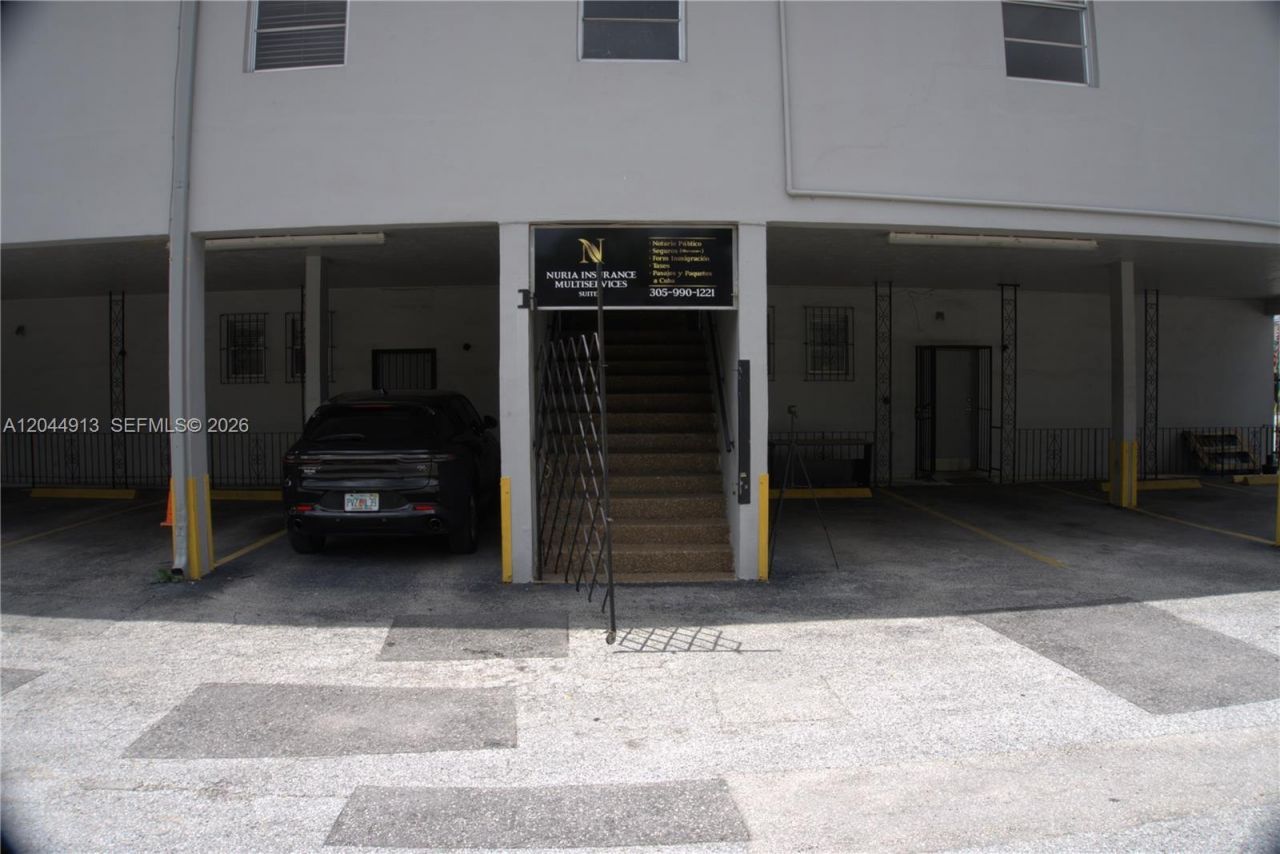 2433 NW 7th St, Miami, FL 33125 Photo
