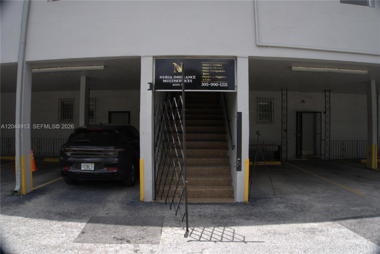 2433 NW 7th St, Miami, FL 33125 Photo