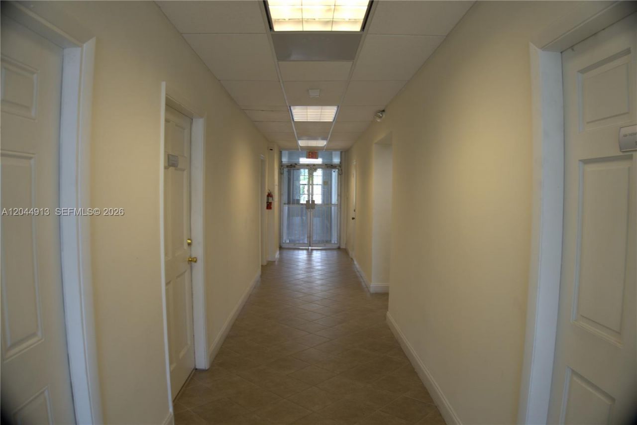 2433 NW 7th St, Miami, FL 33125 Photo
