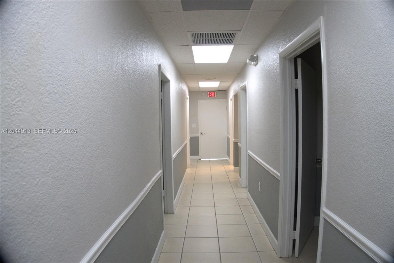2433 NW 7th St, Miami, FL 33125 Photo