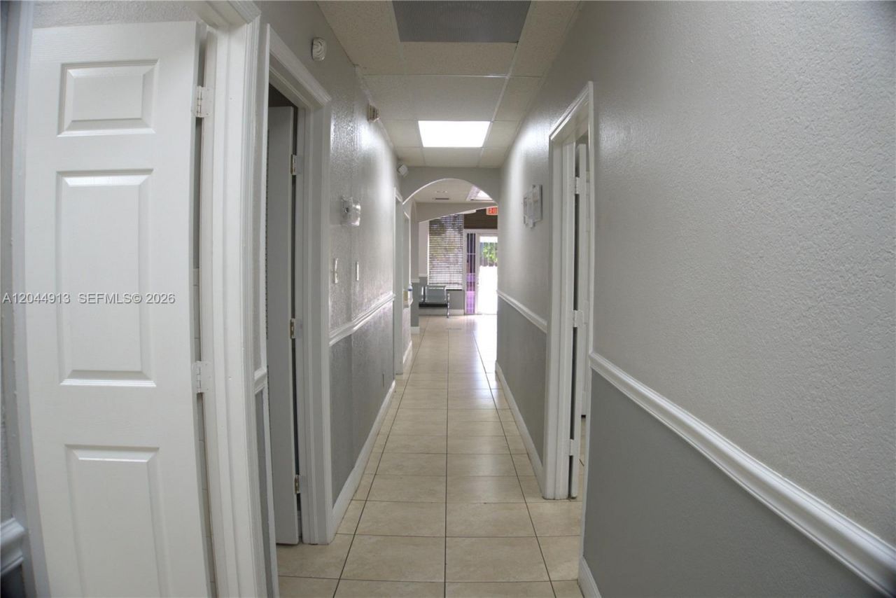 2433 NW 7th St, Miami, FL 33125 Photo