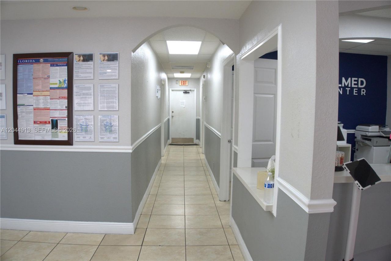 2433 NW 7th St, Miami, FL 33125 Photo