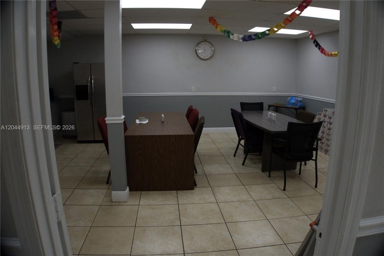 2433 NW 7th St, Miami, FL 33125 Photo