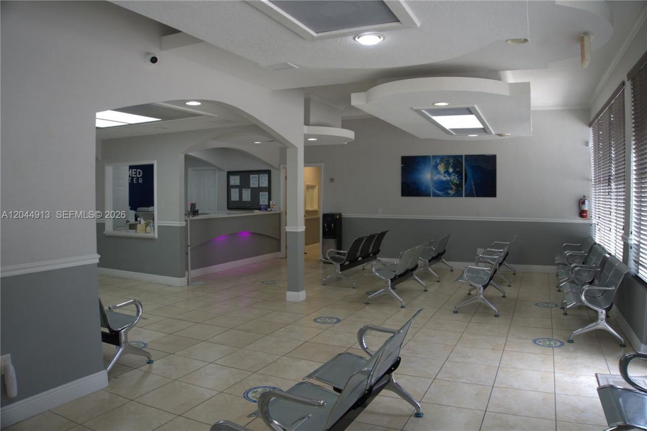 2433 NW 7th St, Miami, FL 33125 Photo