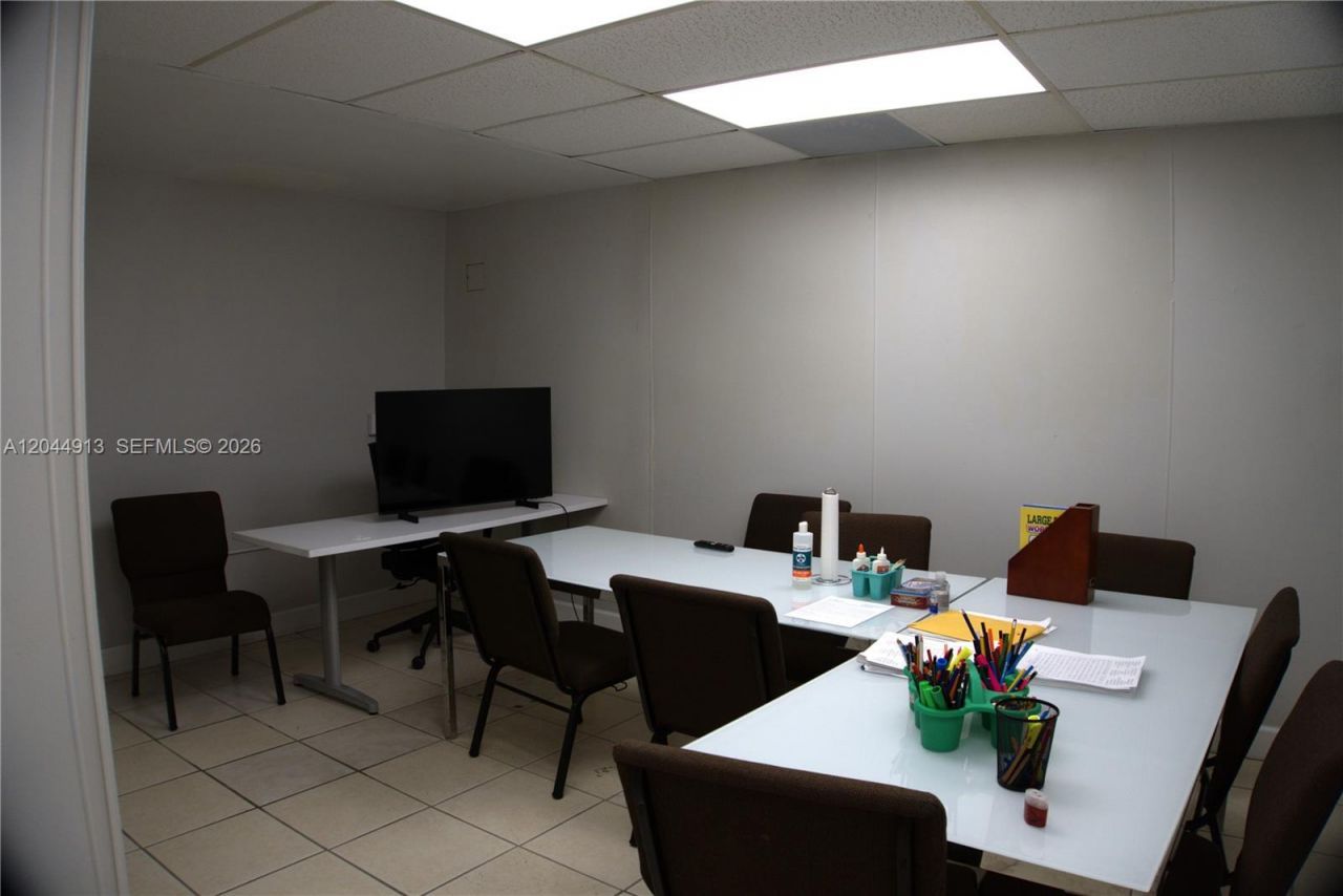 2433 NW 7th St, Miami, FL 33125 Photo