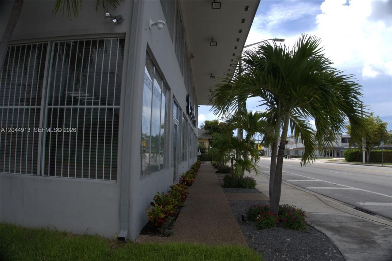 2433 NW 7th St, Miami, FL 33125 Photo