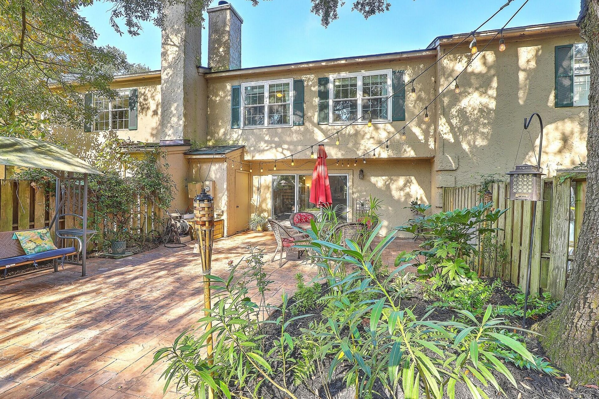2065 Emerald Terrace Photo 8