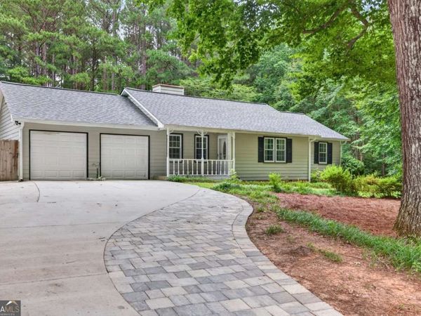 3735 Creekwood Drive, Loganville, GA 30052