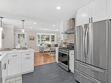 621 5th Avenue S, Hopkins, MN 55343