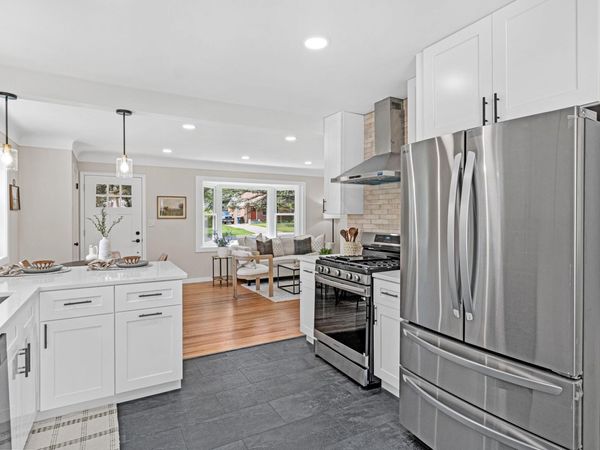 621 5th Avenue S, Hopkins, MN 55343