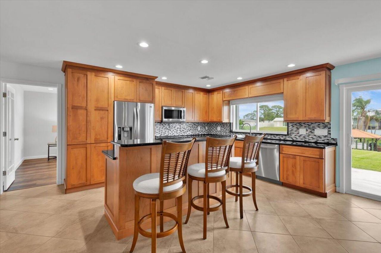 611 SE Harborview Drive, Port Saint Lucie, FL 34983 Photo