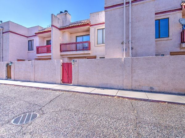 3001 E GRANDVIEW Road, Unit 8, Phoenix, AZ 85032