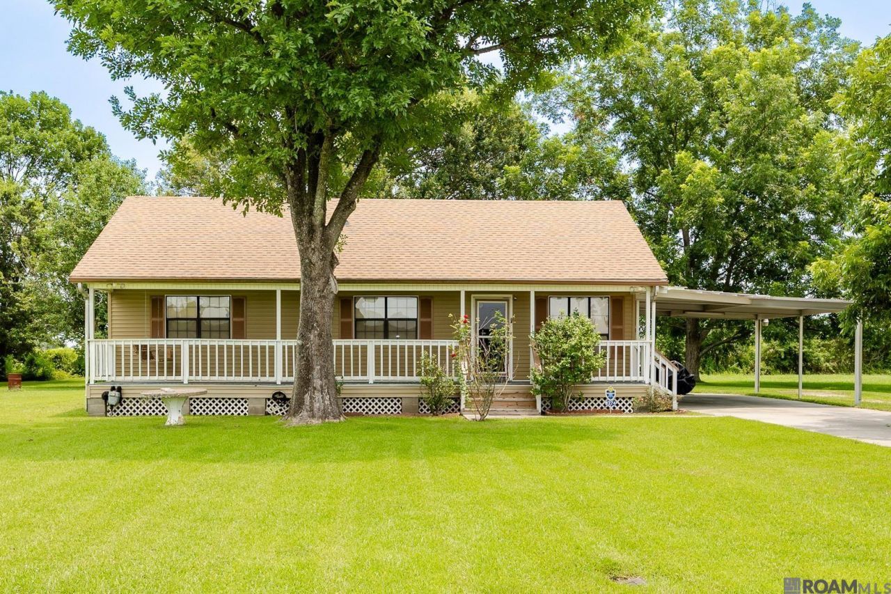 8274 Section Rd, Port Allen, LA 70767 Main Photo