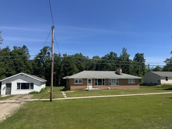 520 W Central Avenue, Mackinaw City, MI 49701