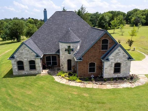 303 Celtic Road , Howe, TX 75459