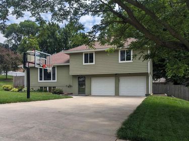 11517 Meredith Circle, Omaha, NE 68164