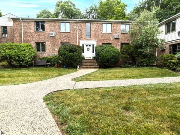 7 Stone Hill Rd, Springfield, NJ 07081
