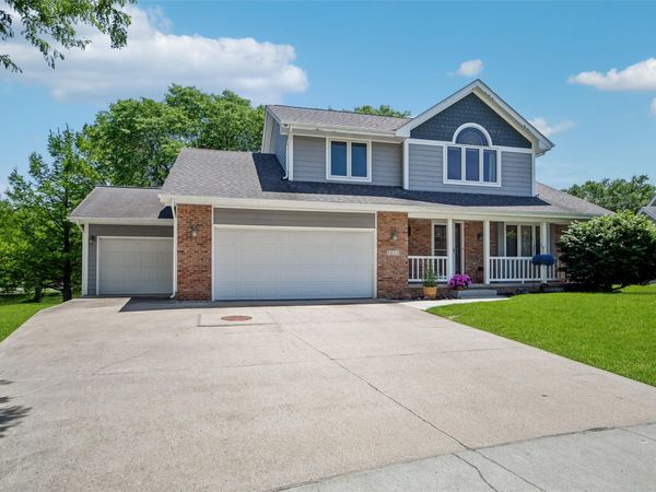 8002 Goodman Drive, Urbandale, IA 50322