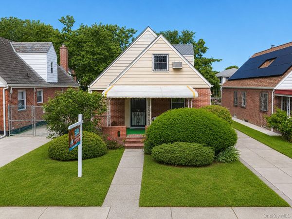 7618 172nd Street , Fresh Meadows, NY 11366