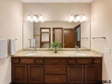 18419 Izard Circle, Elkhorn, NE 68022