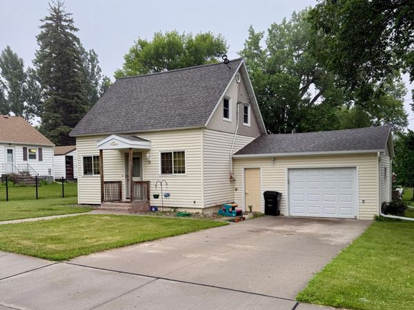 744 5th Avenue NW, Valley City, ND 58072