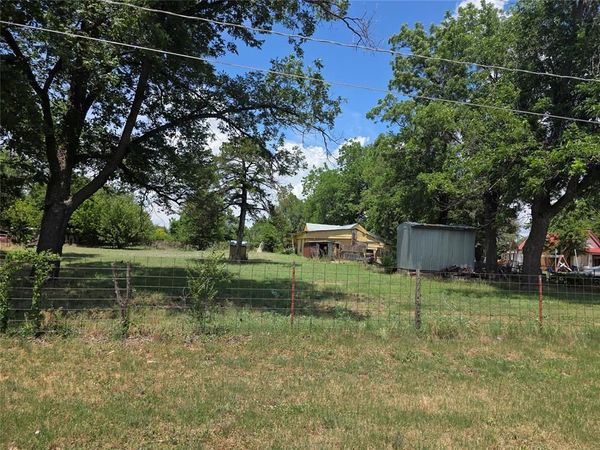 917 W Illinois Avenue, Chickasha, OK 73018