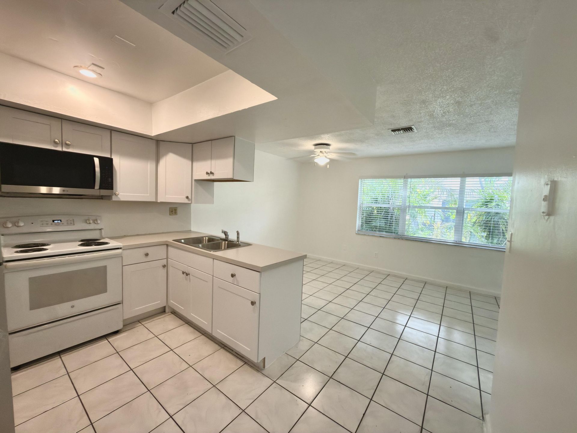 7643 NW 74th Avenue, Unit 1-2, Tamarac, FL 33321 Photo