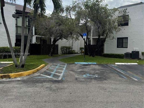 9429 Fontainebleau Blvd, Unit 105-33, Miami, FL 33172