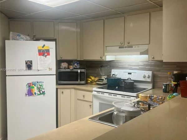 9429 Fontainebleau Blvd , Unit 105-33, Miami, FL 33172
