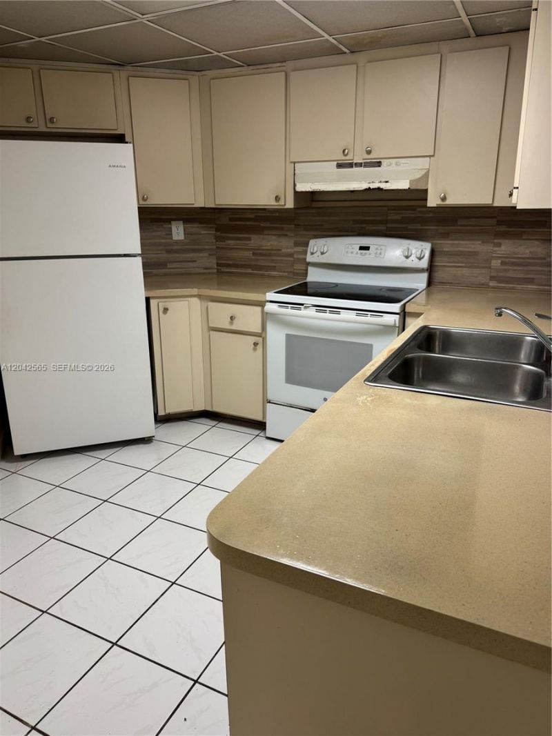9429 Fontainebleau Blvd, Unit 105-33, Miami, FL 33172 Photo