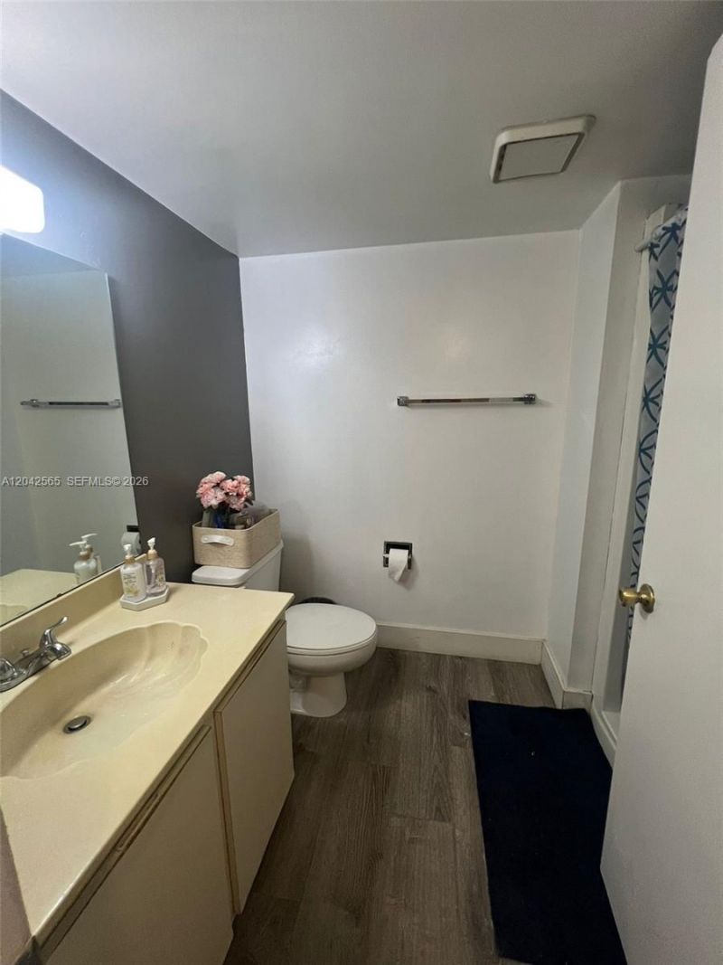 9429 Fontainebleau Blvd , Unit 105-33, Miami, FL 33172 Photo