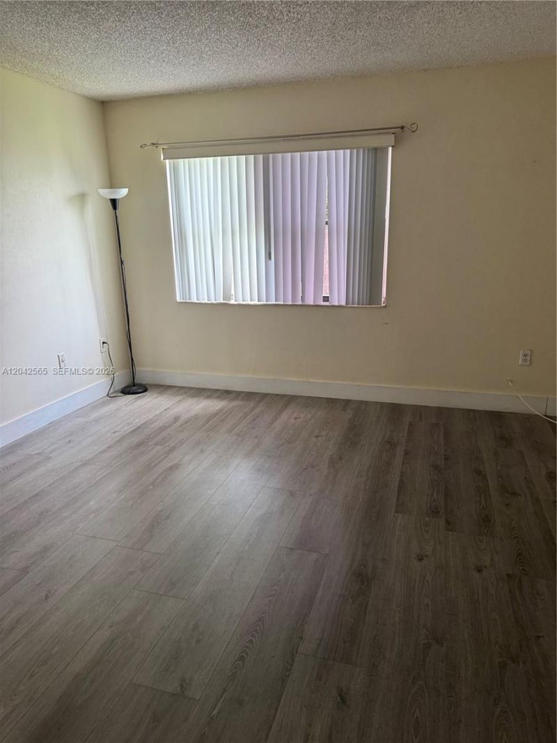 9429 Fontainebleau Blvd, Unit 105-33, Miami, FL 33172 Photo