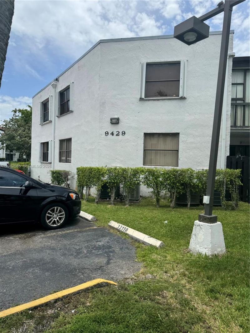 9429 Fontainebleau Blvd , Unit 105-33, Miami, FL 33172 Photo