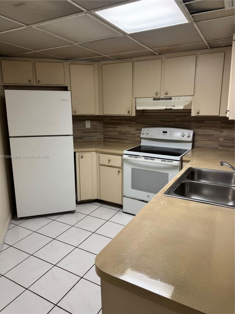 9429 Fontainebleau Blvd, Unit 105-33, Miami, FL 33172 Photo