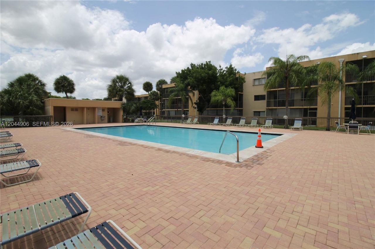8415 SW 107th Ave, Unit 359W, Miami, FL 33173 Photo