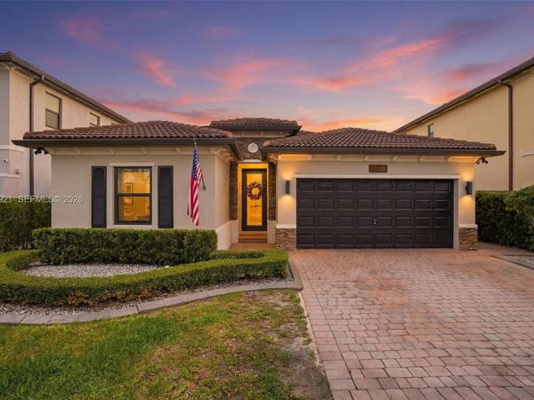 16572 SW 43rd Lane , Miami, FL 33185