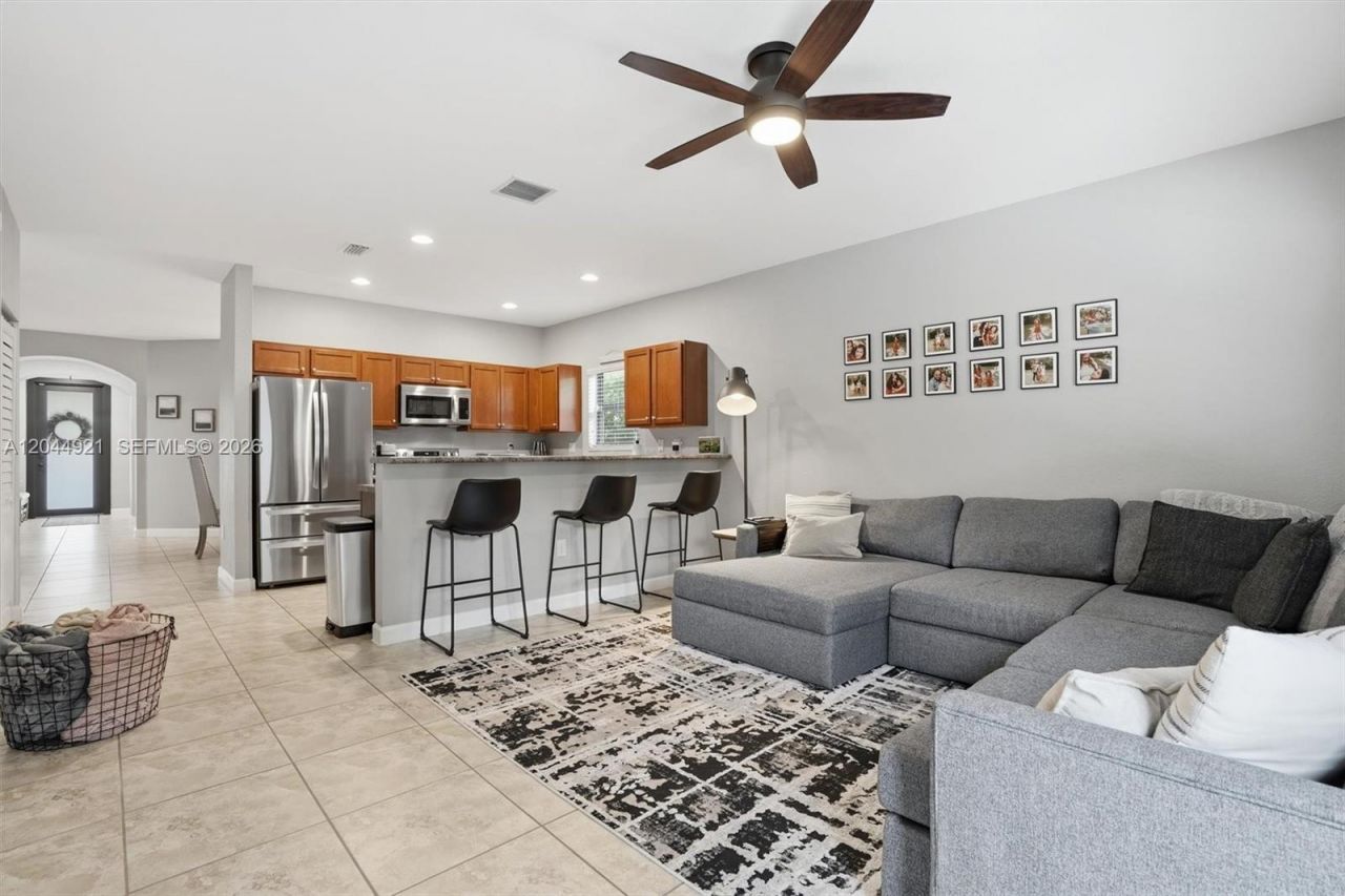 16572 SW 43rd Lane , Miami, FL 33185 Photo