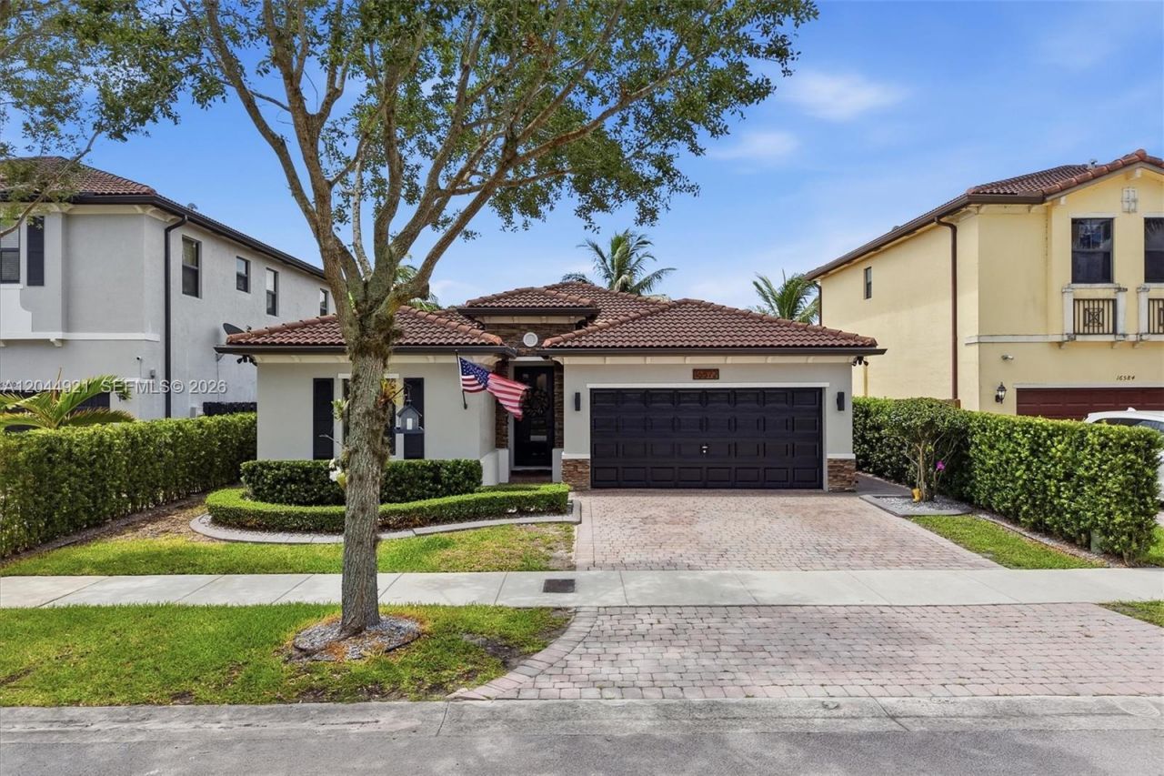 16572 SW 43rd Lane , Miami, FL 33185 Photo