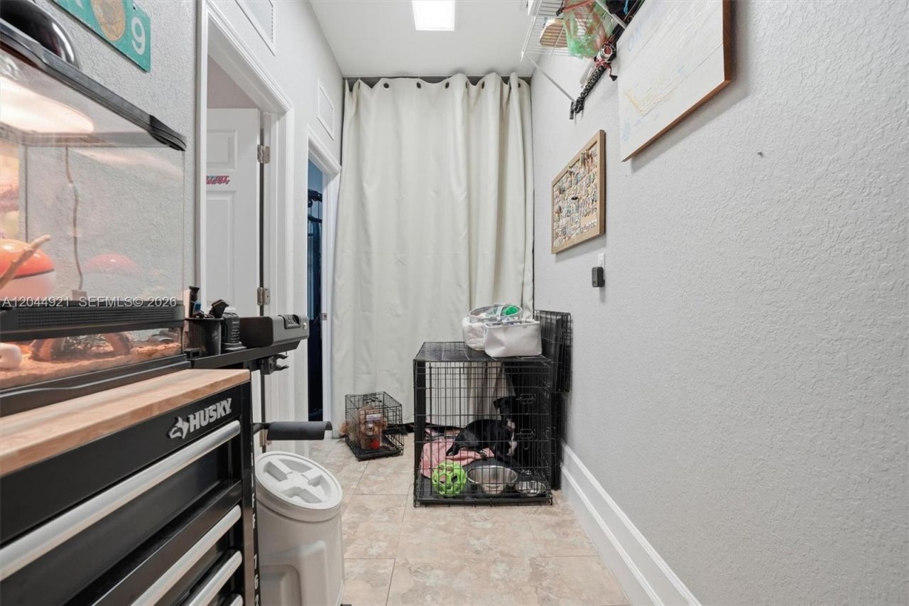 16572 SW 43rd Lane , Miami, FL 33185 Photo