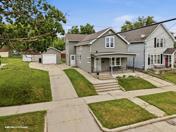 1210 Hamilton St, Manitowoc, WI 54220
