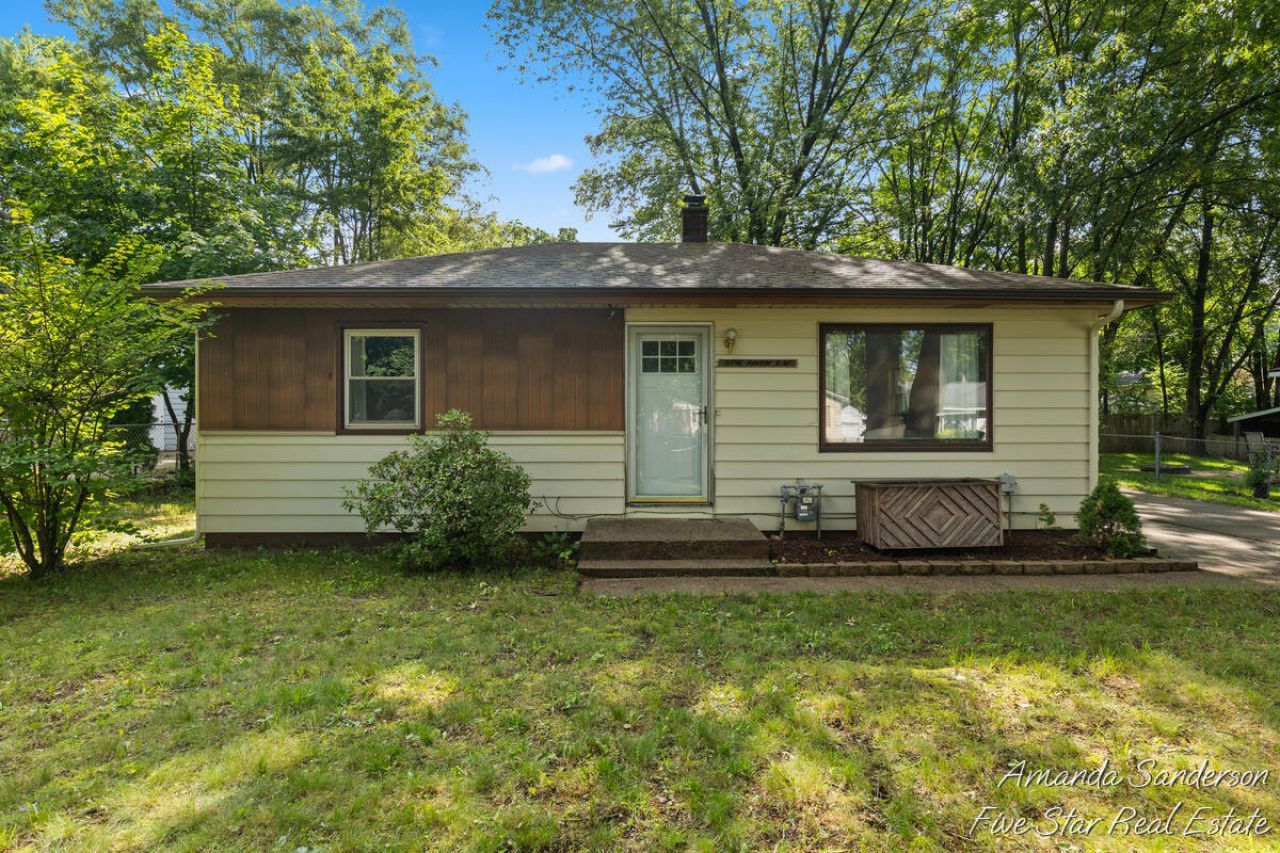 3746 Raven Avenue Sw, Wyoming, MI 49509 Main Photo