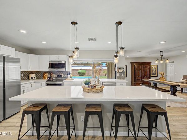 2802 E MISSION Lane, Phoenix, AZ 85028