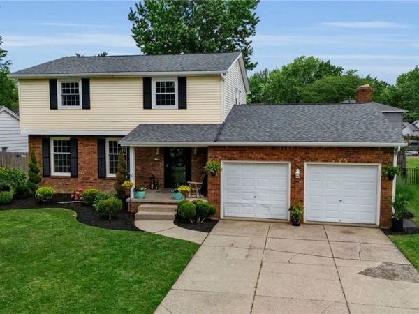138 Pin Oak Drive, Williamsville, NY 14221