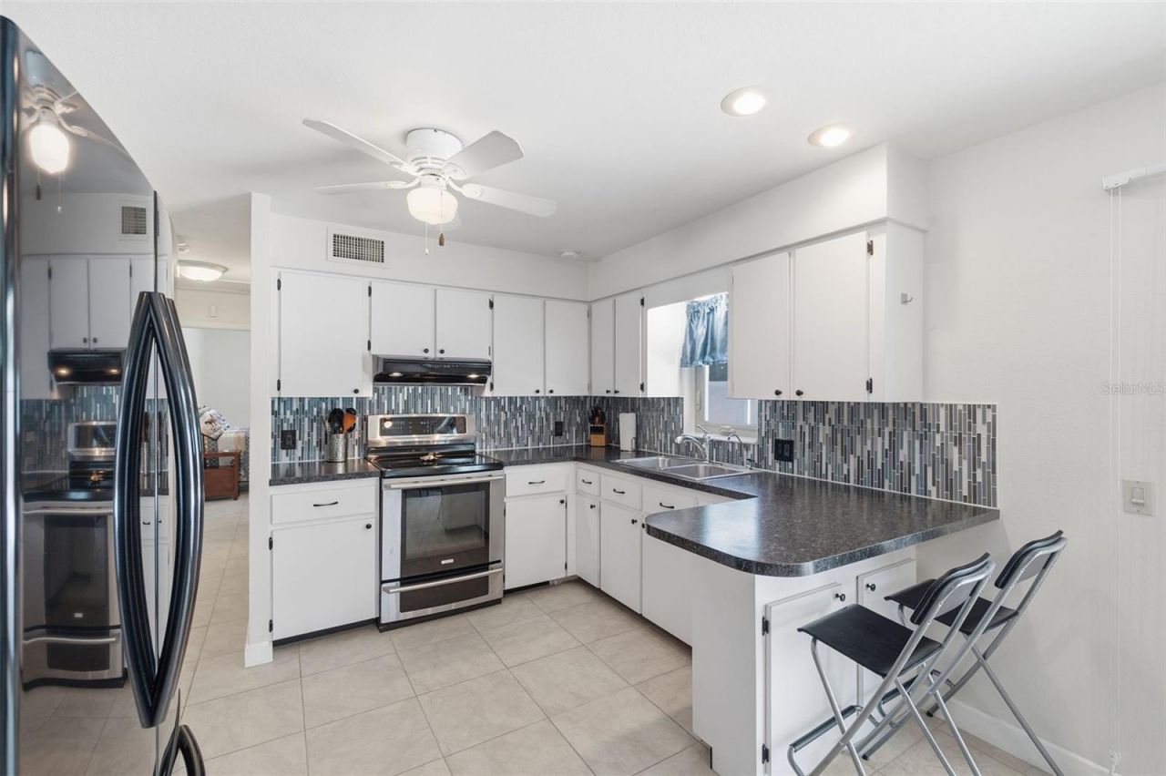 5915 46th Avenue N, Kenneth City, FL 33709 Photo